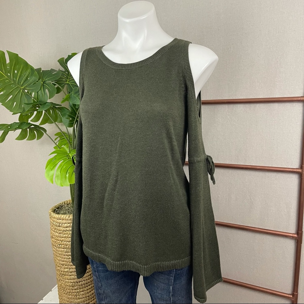 American Eagle Green Cold-Shoulder Split Bell Sle… - image 2